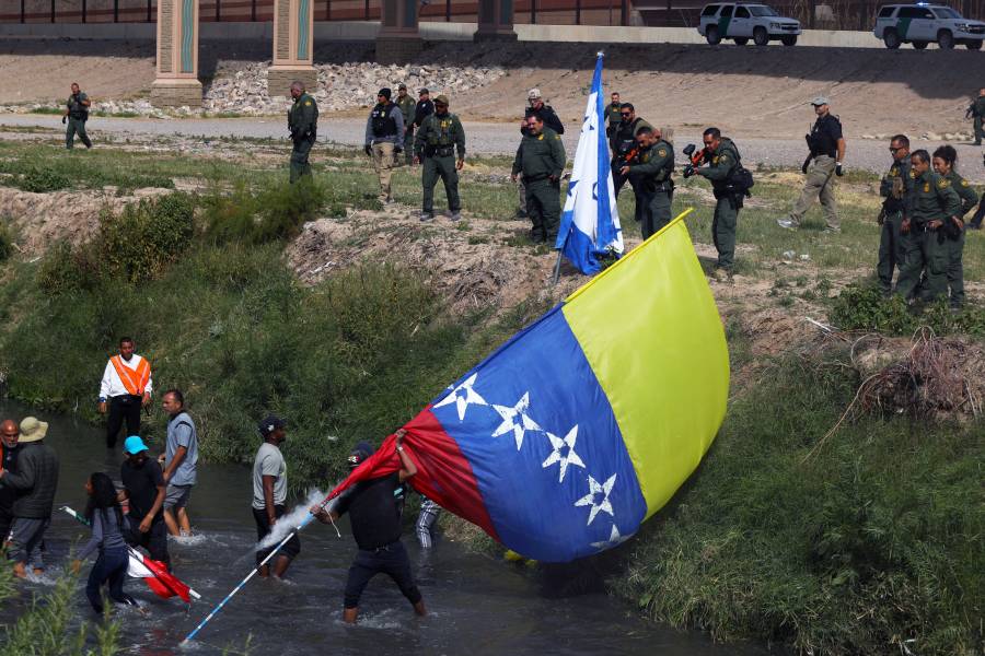 Patrulla Fronteriza dispara balas de goma a venezolanos en frontera de México