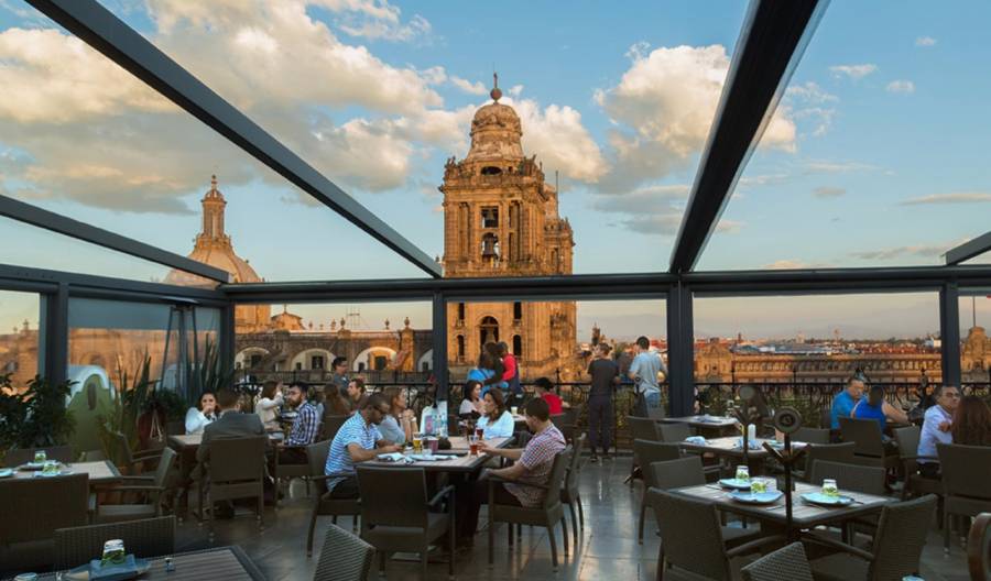 Estos son los 10 derechos que tienes al acudir a una terraza de en CDMX