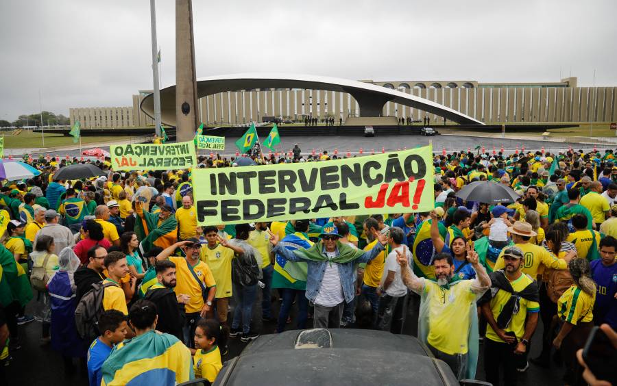 Miles de bolsonaristas piden una intervención militar en Brasil ante el triunfo de Lula