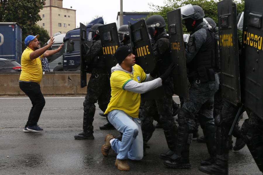 Bolsonaristas protestan en Brasil aunque disminuyen bloqueos de rutas