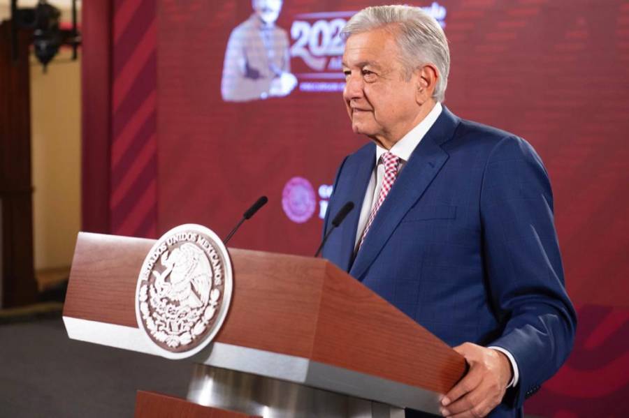 Defiende AMLO a Noroña “piensan que debe usar huaraches”
