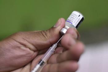 Pfizer-BioNTech inician pruebas de vacuna combinada contra Covid-19 y gripe
