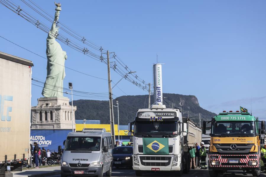 Los bloqueos de rutas se apagan en Brasil, que camina hacia la transición