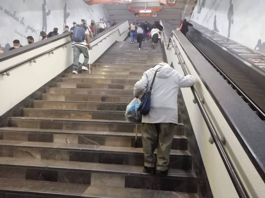 HISTORIAS EN EL METRO, CAMINAR LENTO