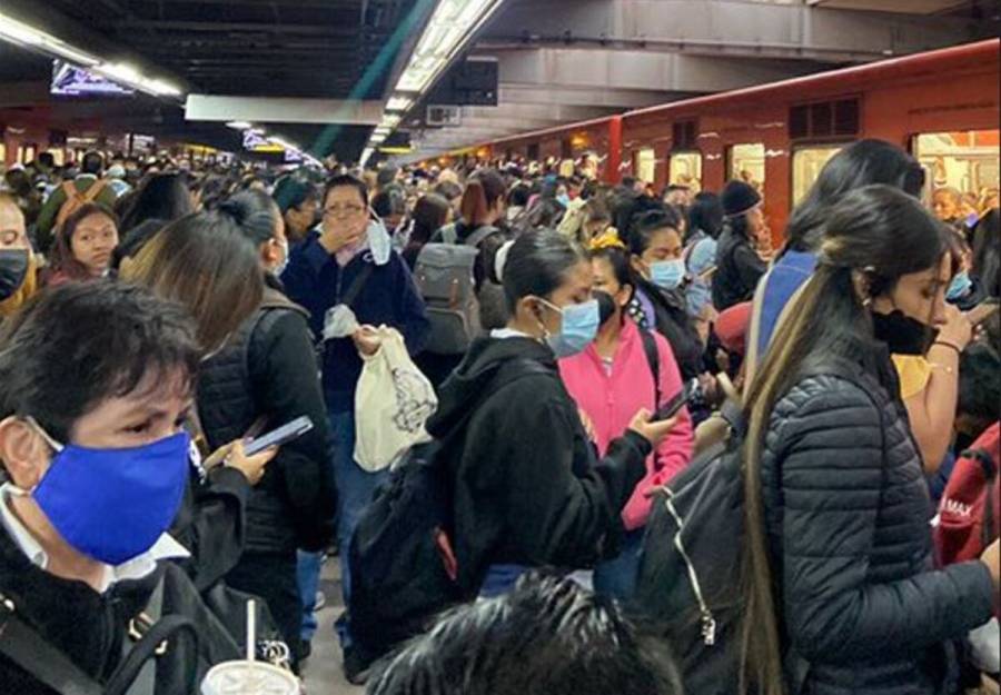 Caos en Línea 5 del Metro; desalojan y retiran tren