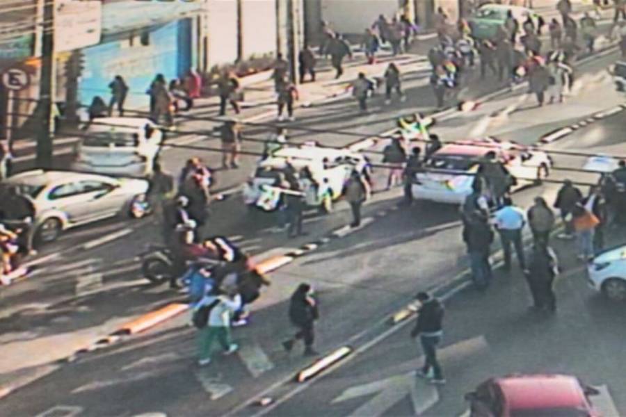 Manifestantes bloquean el Eje 4 Sur, en Iztacalco; generan retrasos de hasta dos horas