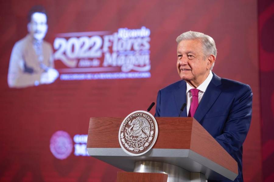AMLO pidió a Sheinbaum liberar el Zócalo para permitir manifestación a favor de INE