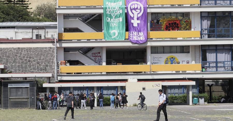 Hombre grabó en los baños de la Facultad de Filosofía y Letras de UNAM