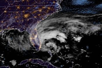 Nicole se convierte en hurac&aacute;n de categor&iacute;a 1