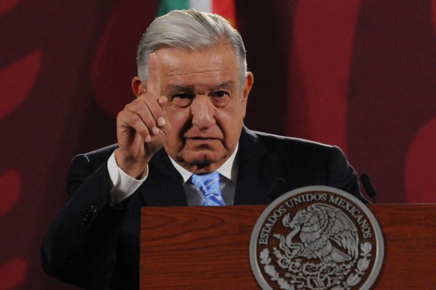 Promete AMLO cero impunidad ante feminicidios y llama a denunciar encubrimientos