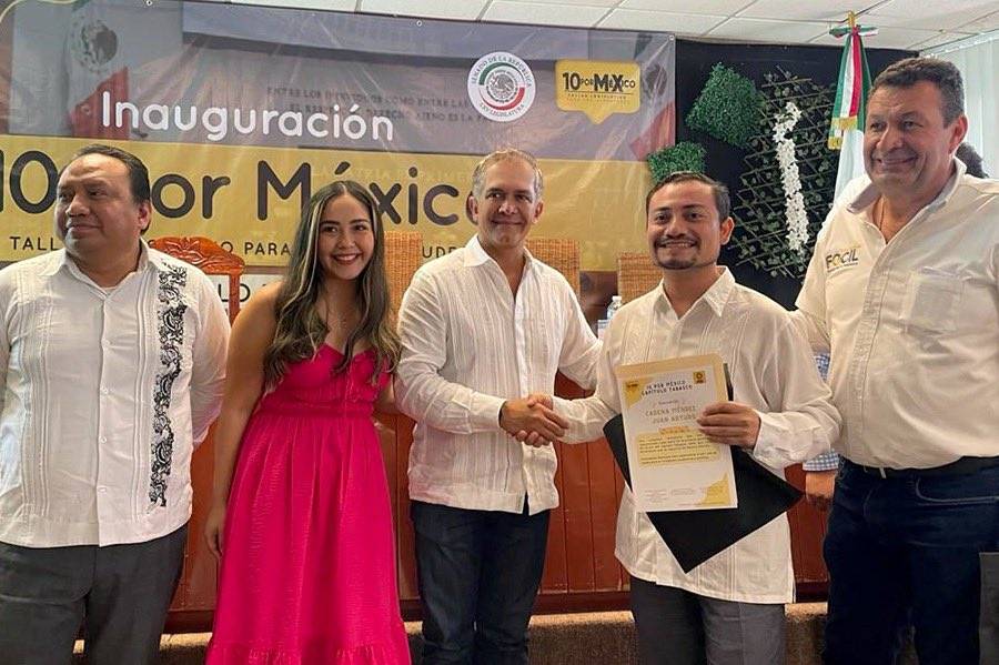 Inaugura Mancera Taller “10 por México”