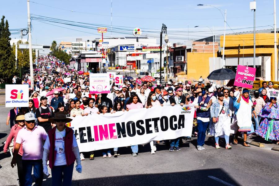 En Chihuahua manifestantes promueven “El INE no se toca”