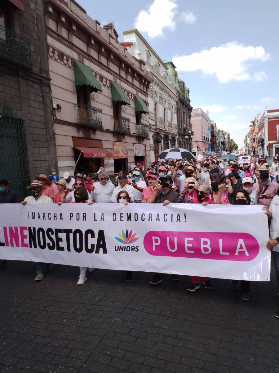 En Puebla se registra un altercado durante marcha que defiende al INE
