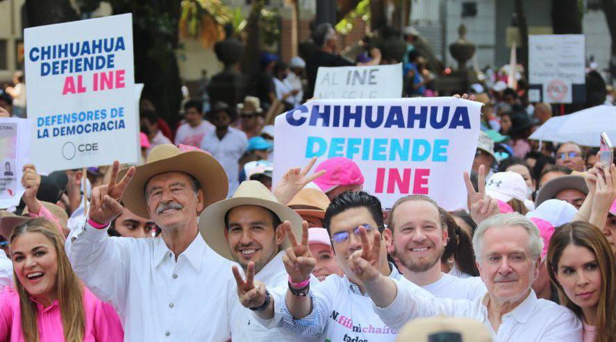 Estos son los políticos opositores que participaron en la marcha del INE