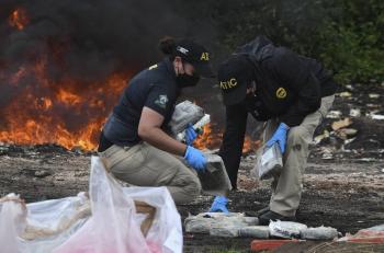 El Salvador decomisa tres toneladas de coca&iacute;na valorada en USD 77 millones