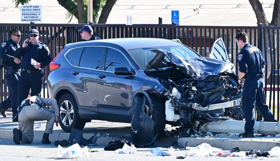 Los Ángeles: atropellan a 22 policías; sujeto conducía en sentido contrario