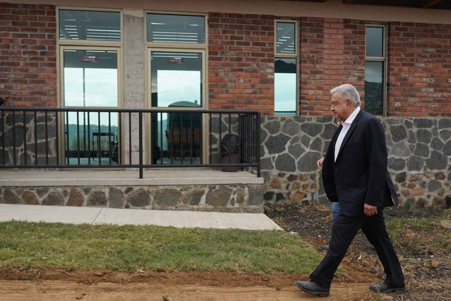 AMLO otorga ascensos a ingenieros militares que participaron en Tren Maya y AIFA