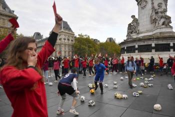 La FIFA mata: protestantes en Par&iacute;s contra Mundial de Qatar