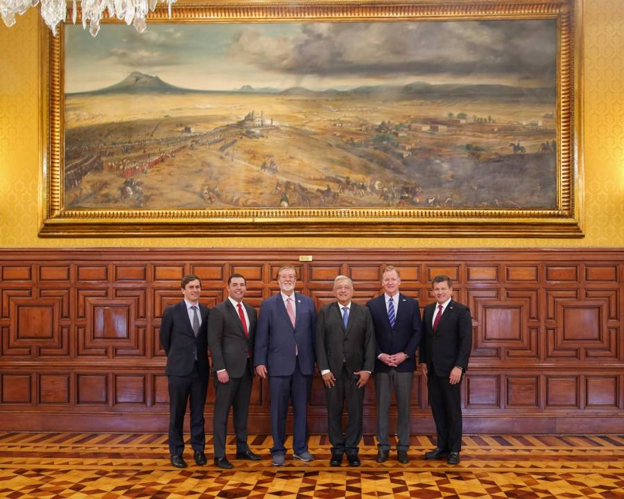 AMLO recibe en Palacio Nacional a directivos de NFL
