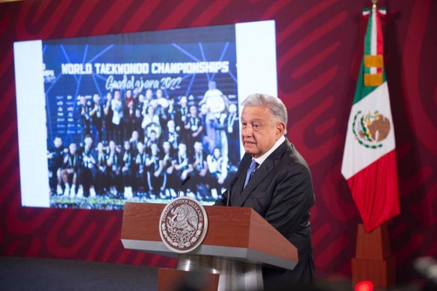 AMLO felicita a taekwondoines mexicanos por primer lugar en campeonato