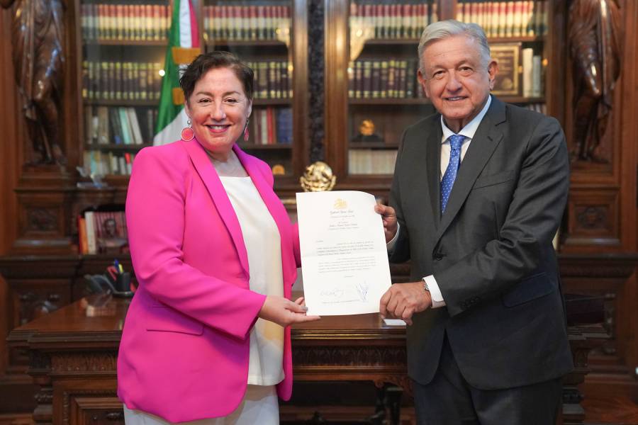 AMLO recibe cartas credenciales de tres embajadores