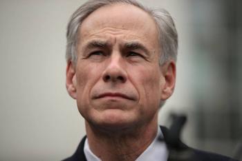 Con veh&iacute;culos militares, Texas busca 