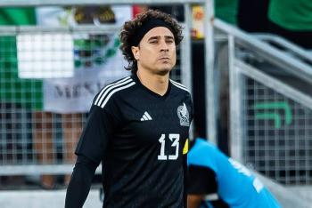 Han sido injustos con &eacute;l: Guillermo Ochoa, pide apoyo para Ra&uacute;l Jim&eacute;nez