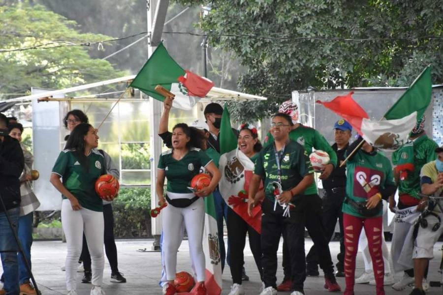 Aficionados de Iztapalapa celebran el primer partido de la Selección Mexicana en el Mundial Qatar 2022