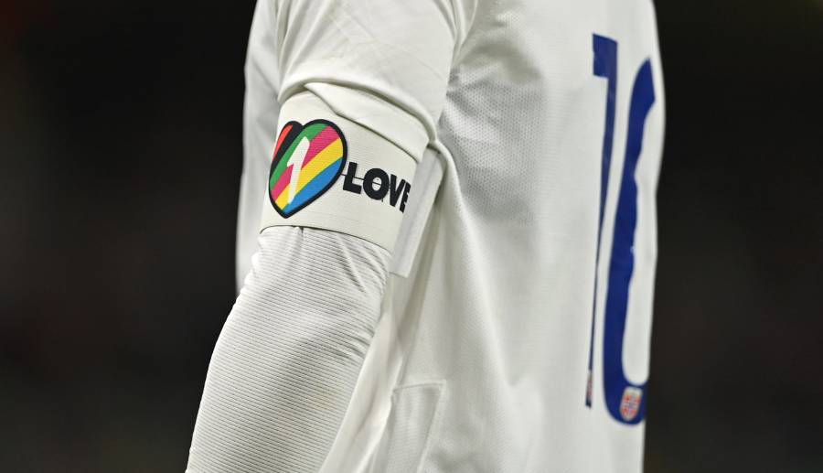 FIFA advirti&oacute; que habr&aacute; sanciones a quien decida llevar Brazalete 
