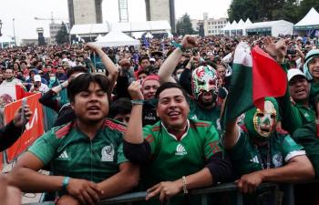 Qatar 2022: Pese al fr&iacute;o, miles de aficionados presenciaron el M&eacute;xico vs Polonia en el FIFA Fan Fest
