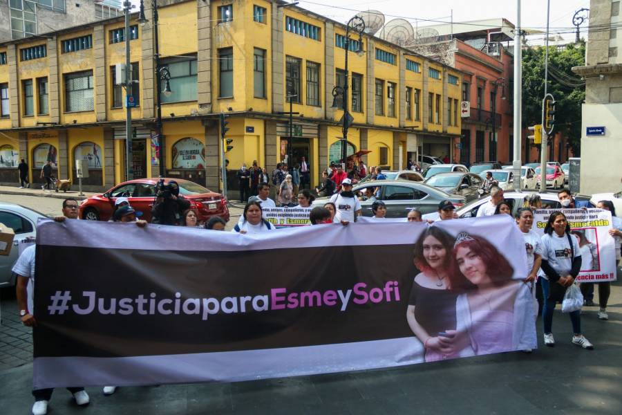 Exigen justicia para Esmeralda y Sofía en Congreso CDMX; ambas murieron tras caer en una coladera