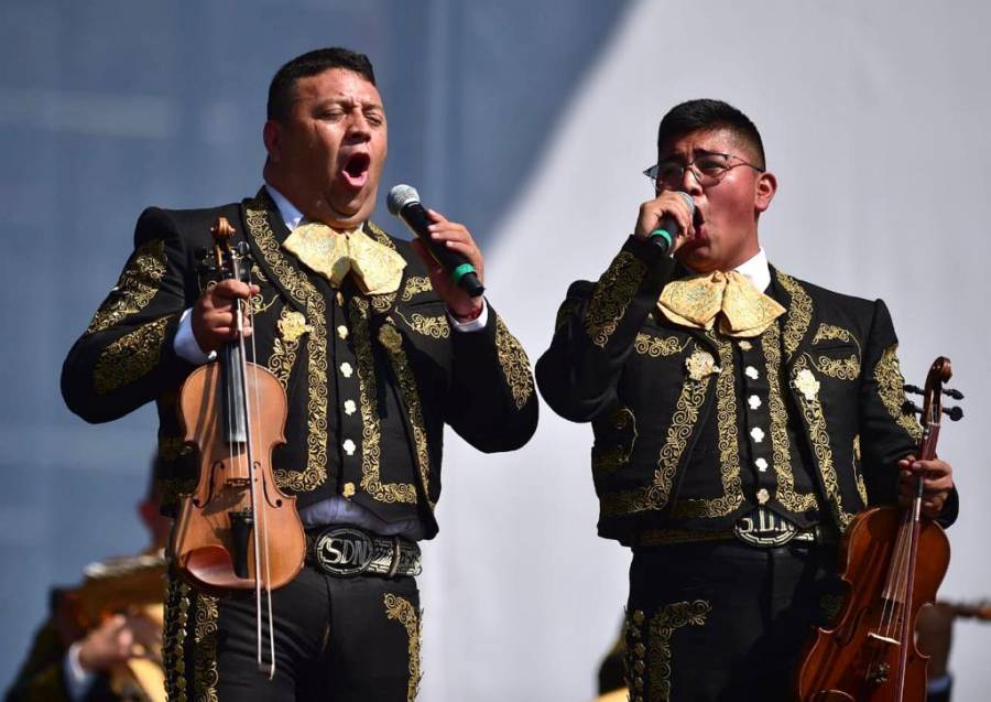 Música acompaña marcha de AMLO