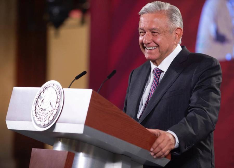 AMLO hace reconocimiento a El Universal por encuesta que le da 64% de aprobación