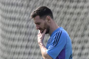 Lionel Messi no pateo camiseta de M&eacute;xico