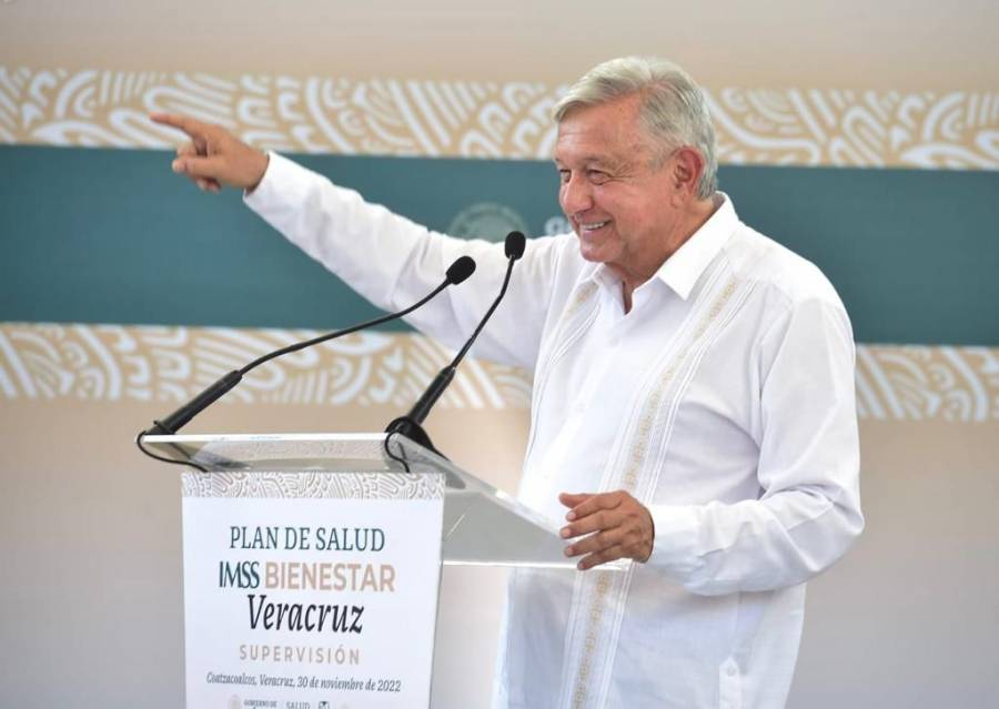 No faltarán médicos especialistas en el país al término del sexenio: AMLO