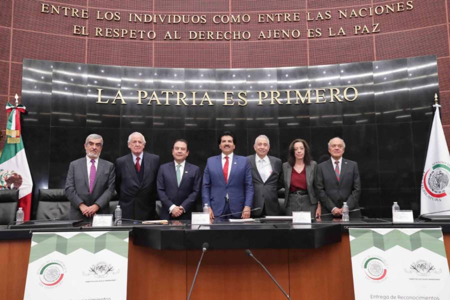 Entrega Senado reconocimientos por 100 años de servicio de Oftalmología a México