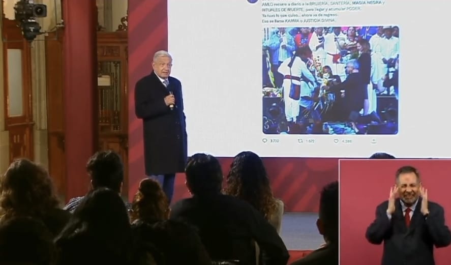 AMLO se burla de que lo relacionen con magia negra