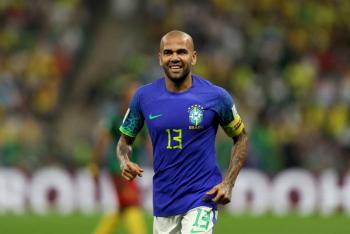 Dani Alves, la leyenda del palmar&eacute;s interminable pisa Lusail