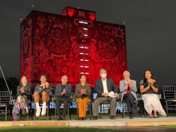 UNAM se suma a la lucha contra el SIDA con iluminaci&oacute;n roja de la Rector&iacute;a y Biblioteca Central