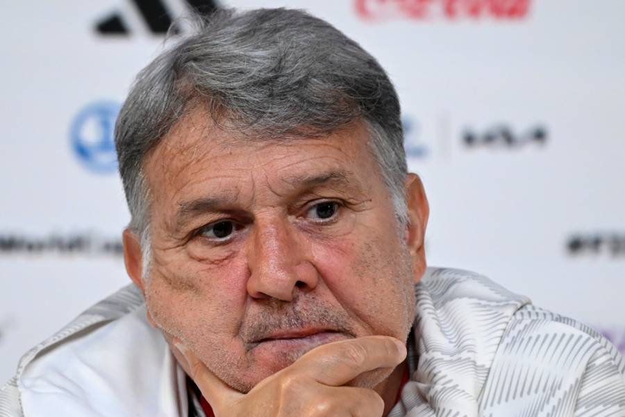 Reciben con reclamos al 'Tata' Martino en el regreso de la selección mexicana