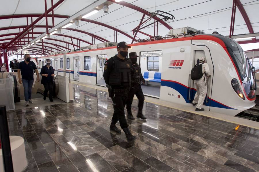 Tras presentar fallas, Samuel García realiza recorrido por la Línea 2 del Metrorrey