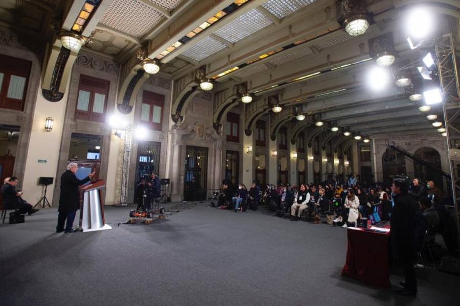 AMLO confirma que ordenó dar asilo a Castillo en embajada