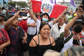 Crece el descontento en Per&uacute; mientras sucesora de Castillo negocia nuevo gobierno