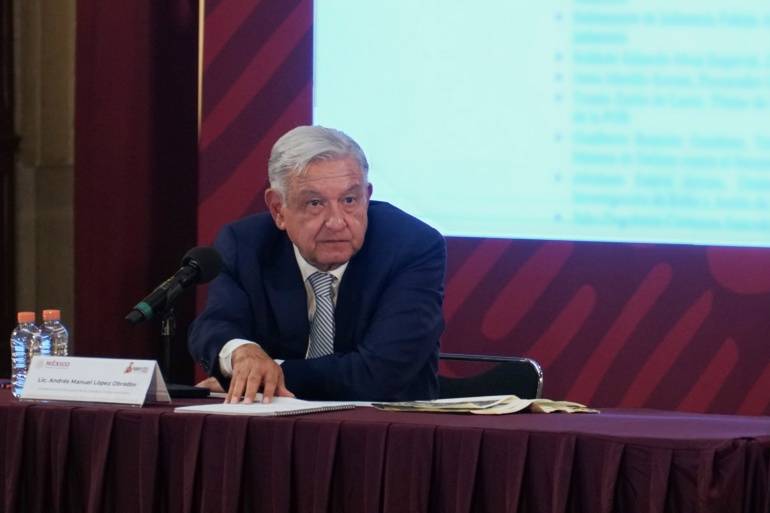 Estamos opinando nada más: AMLO niega intervención en caso Perú