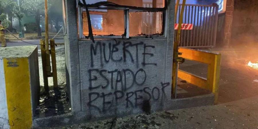 Encapuchados vandalizaron instalaciones y roban patrimonio de la UNAM