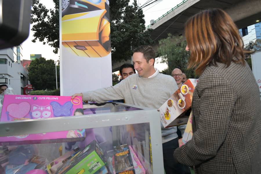 Convocan Diputados a sumarse a campa&ntilde;a Juguet&oacute;n de TV Azteca
