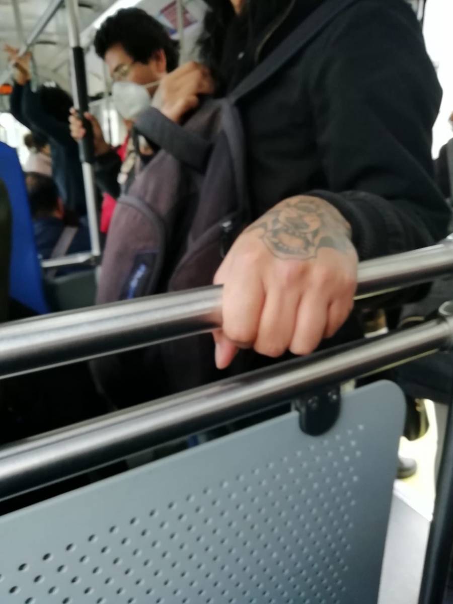 HISTORIAS EN EL METRO; TATUAJES