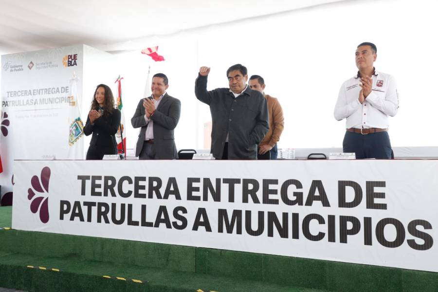 Gobierno de Puebla realiza tercera entrega de patrullas