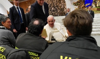 El Papa a bomberos: Su profesi&oacute;n recuerda al Buen Samaritano, tiene car&aacute;cter de misi&oacute;n