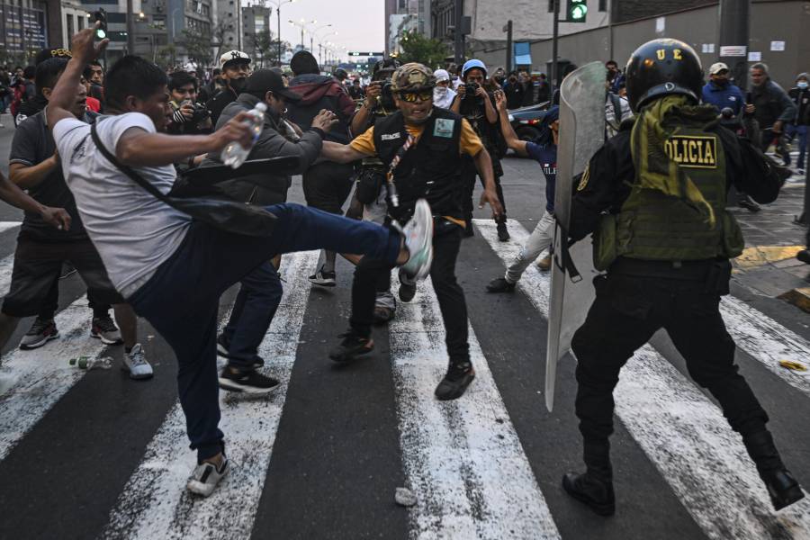 Suben a cinco los manifestantes fallecidos en protestas contra presidenta de Perú